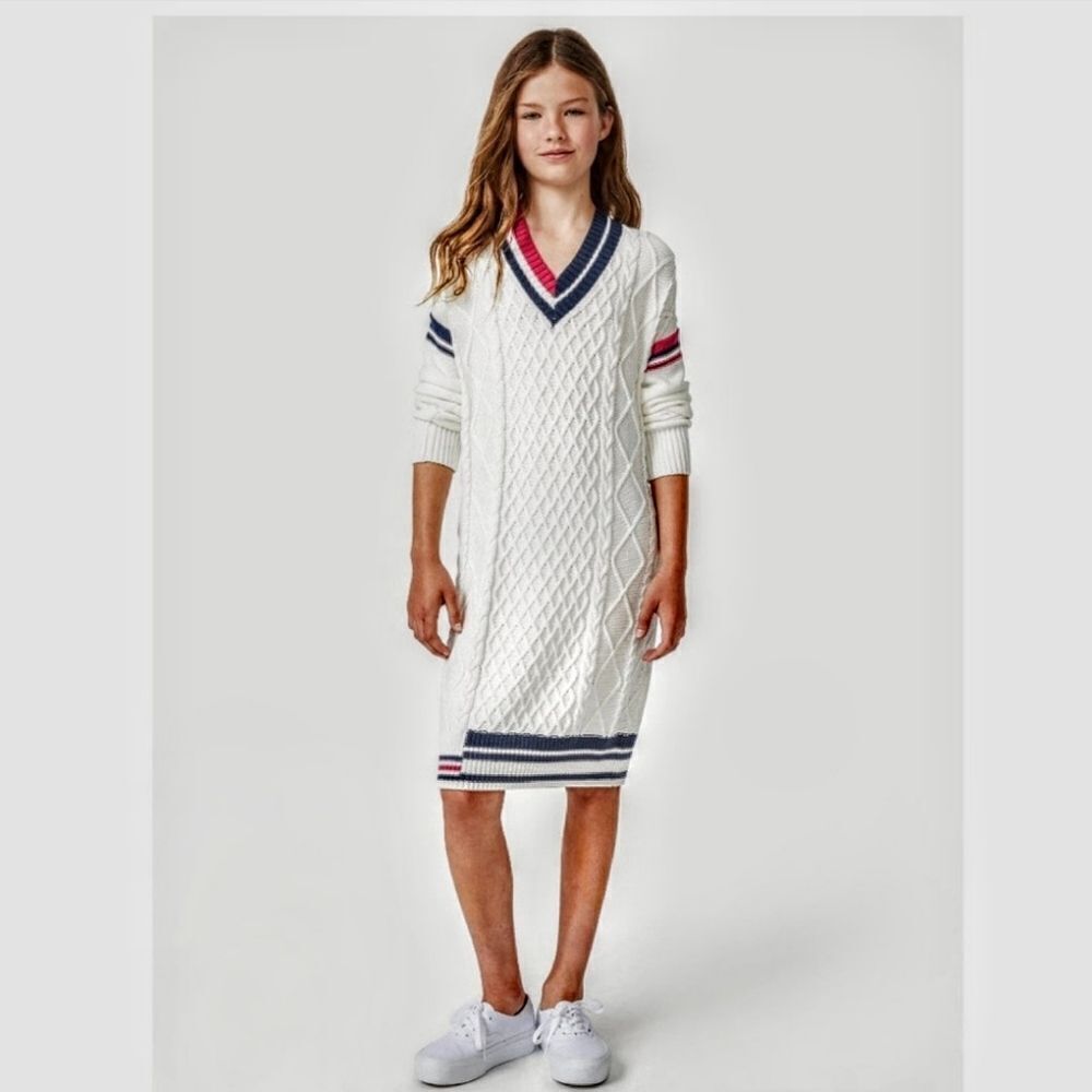 Free Assembly Tennis cable knit pattern Girl's Dress Size M